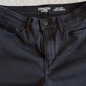 Denizen Levis black high rise ankle skinny jeans